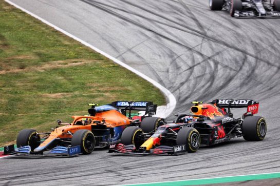 Lando Norris (GBR) McLaren MCL35M and Sergio Perez (MEX) Red Bull Racing RB16B battle for position.
04.07.2021. Formula 1 World Championship, Rd 9, Austrian Grand Prix, Spielberg, Austria, Race Day.
- www.xpbimages.com, EMail: requests@xpbimages.com © Copyright: Charniaux / XPB Images
