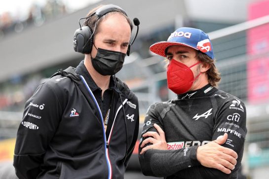 (L to R): Karel Loos (BEL) Alpine F1 Team Race Engineer with Fernando Alonso (ESP) Alpine F1 Team on the grid.
04.07.2021. Formula 1 World Championship, Rd 9, Austrian Grand Prix, Spielberg, Austria, Race Day.
- www.xpbimages.com, EMail: requests@xpbimages.com © Copyright: Moy / XPB Images