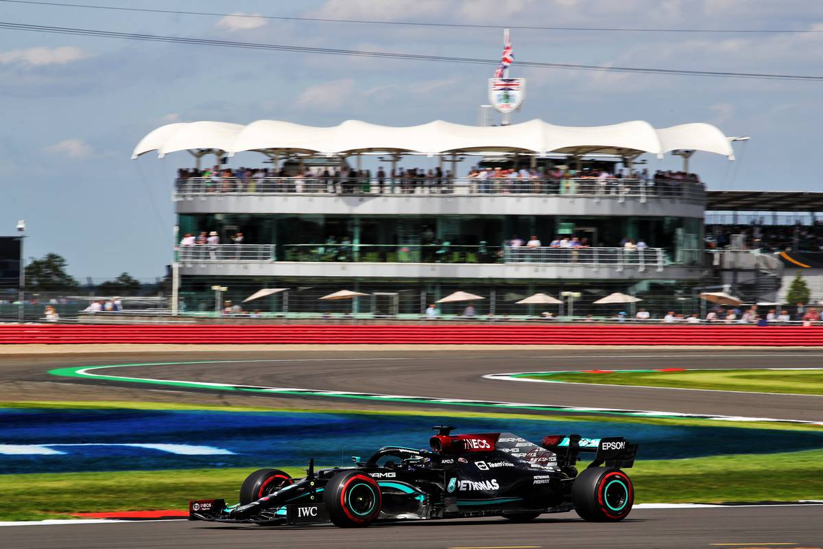 Hamilton seals top spot for Saturday sprint