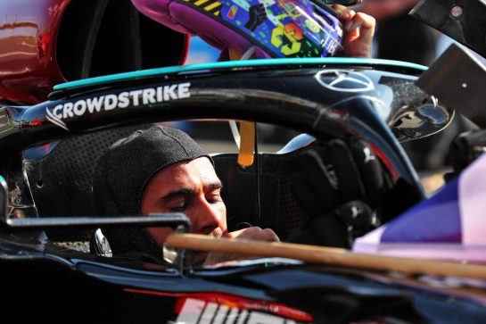 Race winner Lewis Hamilton (GBR) Mercedes AMG F1 W12 in parc ferme.
18.07.2021. Formula 1 World Championship, Rd 10, British Grand Prix, Silverstone, England, Race Day.
- www.xpbimages.com, EMail: requests@xpbimages.com &copy; Copyright: Batchelor / XPB Images