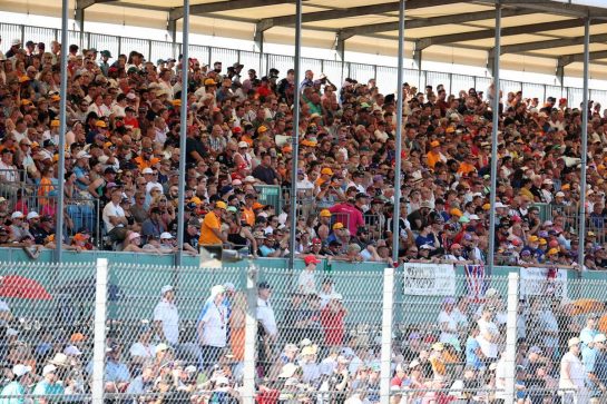 Race Fans.
18.07.2021. Formula 1 World Championship, Rd 10, British Grand Prix, Silverstone, England, Race Day.
- www.xpbimages.com, EMail: requests@xpbimages.com &copy; Copyright: Batchelor / XPB Images