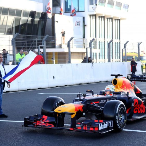 Lammers urges fans to show sportsmanship towards Hamilton