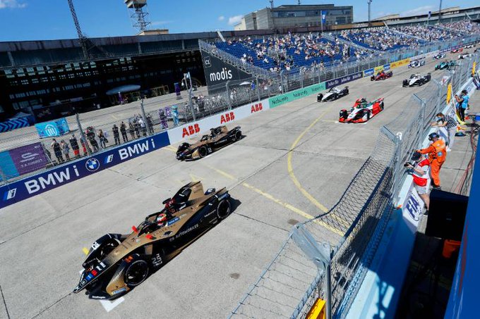 Di Grassi fends off Mortara to win Berlin E-Prix 1