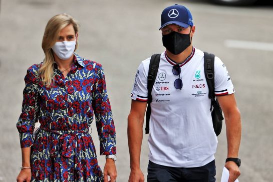 Valtteri Bottas (FIN) Mercedes AMG F1 with his girlfriend Tiffany Cromwell (AUS) Professional Cyclist.
31.07.2021. Formula 1 World Championship, Rd 11, Hungarian Grand Prix, Budapest, Hungary, Qualifying Day.
- www.xpbimages.com, EMail: requests@xpbimages.com &copy; Copyright: Moy / XPB Images