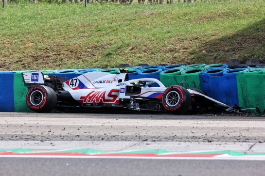 Mick Schumacher (GER) Haas VF-21 crashed in the second practice session.
31.07.2021. Formula 1 World Championship, Rd 11, Hungarian Grand Prix, Budapest, Hungary, Qualifying Day.
- www.xpbimages.com, EMail: requests@xpbimages.com &copy; Copyright: Batchelor / XPB Images