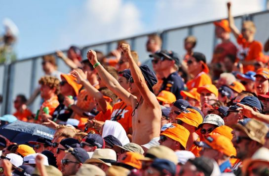 Circuit atmosphere - fans in the grandstand.
31.07.2021. Formula 1 World Championship, Rd 11, Hungarian Grand Prix, Budapest, Hungary, Qualifying Day.
- www.xpbimages.com, EMail: requests@xpbimages.com &copy; Copyright: Moy / XPB Images