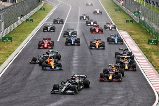 Lewis Hamilton (GBR) Mercedes AMG F1 W12 leads at the start of the race as Valtteri Bottas (FIN) Mercedes AMG F1 W12 crashes into the back of Lando Norris (GBR) McLaren MCL35M.
01.08.2021. Formula 1 World Championship, Rd 11, Hungarian Grand Prix, Budapest, Hungary, Race Day.
- www.xpbimages.com, EMail: requests@xpbimages.com &copy; Copyright: Moy / XPB Images