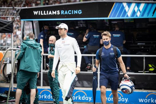 Nicholas Latifi (CDN) Williams Racing in the pits as the race is stopped.
01.08.2021. Formula 1 World Championship, Rd 11, Hungarian Grand Prix, Budapest, Hungary, Race Day.
- www.xpbimages.com, EMail: requests@xpbimages.com &copy; Copyright: Bearne / XPB Images