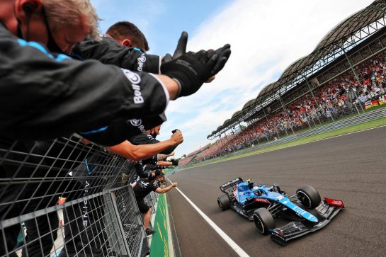 Race winner Esteban Ocon (FRA) Alpine F1 Team A521 celebrates as he passes the team at the end of the race.
01.08.2021. Formula 1 World Championship, Rd 11, Hungarian Grand Prix, Budapest, Hungary, Race Day.
- www.xpbimages.com, EMail: requests@xpbimages.com &copy; Copyright: Charniaux / XPB Images