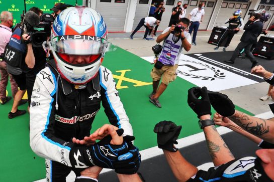 Race winner Esteban Ocon (FRA) Alpine F1 Team celebrates with the team in parc ferme.
01.08.2021. Formula 1 World Championship, Rd 11, Hungarian Grand Prix, Budapest, Hungary, Race Day.
- www.xpbimages.com, EMail: requests@xpbimages.com &copy; Copyright: Charniaux / XPB Images
