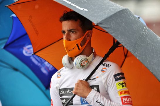 Daniel Ricciardo (AUS) McLaren on the grid.
01.08.2021. Formula 1 World Championship, Rd 11, Hungarian Grand Prix, Budapest, Hungary, Race Day.
- www.xpbimages.com, EMail: requests@xpbimages.com &copy; Copyright: Moy / XPB Images