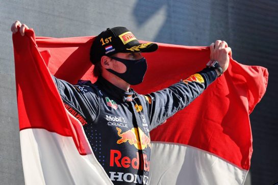 Race winner Max Verstappen (NLD) Red Bull Racing celebrates on the podium.
05.09.2021. Formula 1 World Championship, Rd 13, Dutch Grand Prix, Zandvoort, Netherlands, Race Day.
- www.xpbimages.com, EMail: requests@xpbimages.com © Copyright: Moy / XPB Images