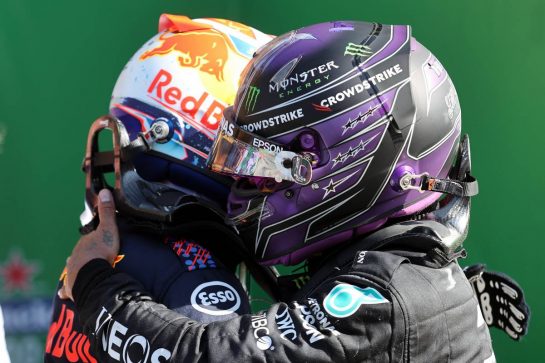 Max Verstappen (NLD), Red Bull Racing and Lewis Hamilton (GBR), Mercedes AMG F1
05.09.2021. Formula 1 World Championship, Rd 13, Dutch Grand Prix, Zandvoort, Netherlands, Race Day.
- www.xpbimages.com, EMail: requests@xpbimages.com © Copyright: Charniaux / XPB Images