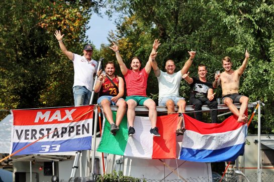 Circuit atmosphere - Max Verstappen (NLD) Red Bull Racing fans.
09.09.2021. Formula 1 World Championship, Rd 14, Italian Grand Prix, Monza, Italy, Preparation Day.
- www.xpbimages.com, EMail: requests@xpbimages.com © Copyright: Moy / XPB Images