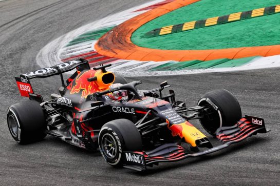Max Verstappen (NLD) Red Bull Racing RB16B.
10.09.2021. Formula 1 World Championship, Rd 14, Italian Grand Prix, Monza, Italy, Qualifying Day.
- www.xpbimages.com, EMail: requests@xpbimages.com &copy; Copyright: Batchelor / XPB Images