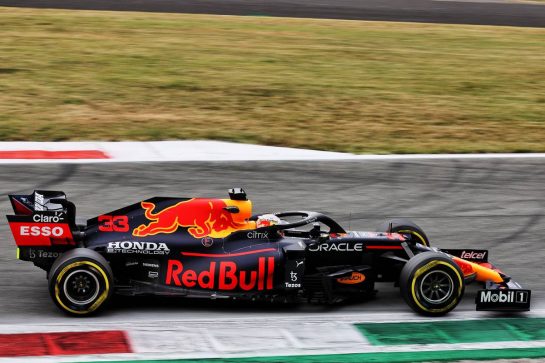 Max Verstappen (NLD) Red Bull Racing RB16B.
10.09.2021. Formula 1 World Championship, Rd 14, Italian Grand Prix, Monza, Italy, Qualifying Day.
- www.xpbimages.com, EMail: requests@xpbimages.com &copy; Copyright: Batchelor / XPB Images