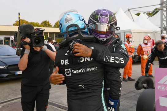 (L to R): Valtteri Bottas (FIN) Mercedes AMG F1 celebrates being fastest in qualifying in parc ferme with team mate Lewis Hamilton (GBR) Mercedes AMG F1.
10.09.2021. Formula 1 World Championship, Rd 14, Italian Grand Prix, Monza, Italy, Qualifying Day.
- www.xpbimages.com, EMail: requests@xpbimages.com &copy; Copyright: FIA Pool Image for Editorial Use Only