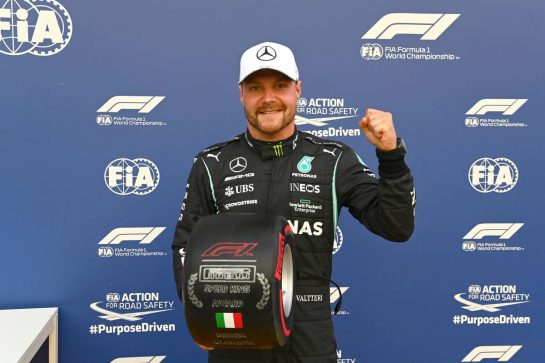 Valtteri Bottas (FIN) Mercedes AMG F1 celebrates being fastest in qualifying parc ferme with the Pirelli Speed King Award.
10.09.2021. Formula 1 World Championship, Rd 14, Italian Grand Prix, Monza, Italy, Qualifying Day.
- www.xpbimages.com, EMail: requests@xpbimages.com &copy; Copyright: FIA Pool Image for Editorial Use Only