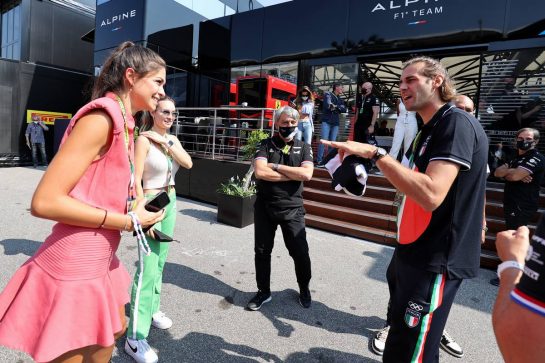 (L to R): Linda Morselli, girlfriend of Fernando Alonso (ESP) Alpine F1 Team, Elena Berri (ITA), girlfriend of Esteban Ocon (FRA) Alpine F1 Team, and Davide Brivio (ITA) Alpine F1 Team Racing Director with Gianmarco Tamberi (ITA) Olympic High Jump Champion.
12.09.2021. Formula 1 World Championship, Rd 14, Italian Grand Prix, Monza, Italy, Race Day.
- www.xpbimages.com, EMail: requests@xpbimages.com &copy; Copyright: Moy / XPB Images
