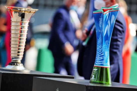 Winner's trophy on the grid.
12.09.2021. Formula 1 World Championship, Rd 14, Italian Grand Prix, Monza, Italy, Race Day.
- www.xpbimages.com, EMail: requests@xpbimages.com &copy; Copyright: Batchelor / XPB Images