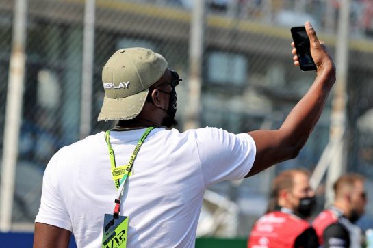 Usain Bolt (JAM) Athlete on the grid.
12.09.2021. Formula 1 World Championship, Rd 14, Italian Grand Prix, Monza, Italy, Race Day.
- www.xpbimages.com, EMail: requests@xpbimages.com &copy; Copyright: Moy / XPB Images