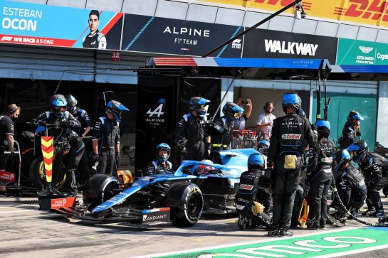 Esteban Ocon (FRA) Alpine F1 Team A521 makes a pit stop.
12.09.2021. Formula 1 World Championship, Rd 14, Italian Grand Prix, Monza, Italy, Race Day.
- www.xpbimages.com, EMail: requests@xpbimages.com &copy; Copyright: Moy / XPB Images