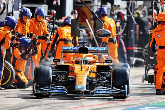 Daniel Ricciardo (AUS) McLaren MCL35M makes a pit stop.
12.09.2021. Formula 1 World Championship, Rd 14, Italian Grand Prix, Monza, Italy, Race Day.
- www.xpbimages.com, EMail: requests@xpbimages.com &copy; Copyright: Moy / XPB Images