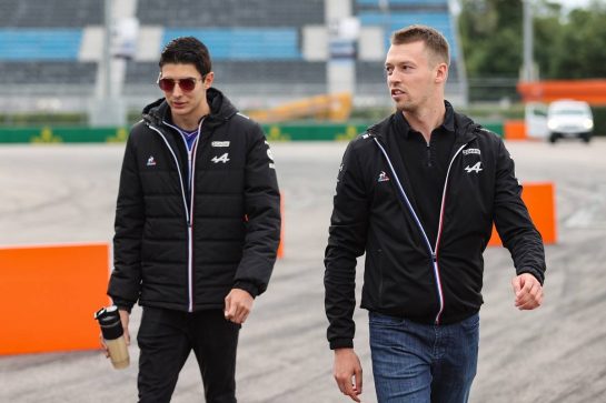 (L to R): Esteban Ocon (FRA) Alpine F1 Team and Daniil Kvyat (RUS) Alpine F1 Team Reserve Driver walk the circuit.
23.09.2021. Formula 1 World Championship, Rd 15, Russian Grand Prix, Sochi Autodrom, Sochi, Russia, Preparation Day.
- www.xpbimages.com, EMail: requests@xpbimages.com &copy; Copyright: Charniaux / XPB Images