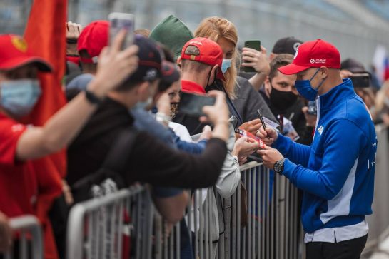 Nikita Mazepin (RUS) Haas F1 Team signs autographs for the fans in the pits.
23.09.2021. Formula 1 World Championship, Rd 15, Russian Grand Prix, Sochi Autodrom, Sochi, Russia, Preparation Day.
- www.xpbimages.com, EMail: requests@xpbimages.com &copy; Copyright: Bearne / XPB Images
