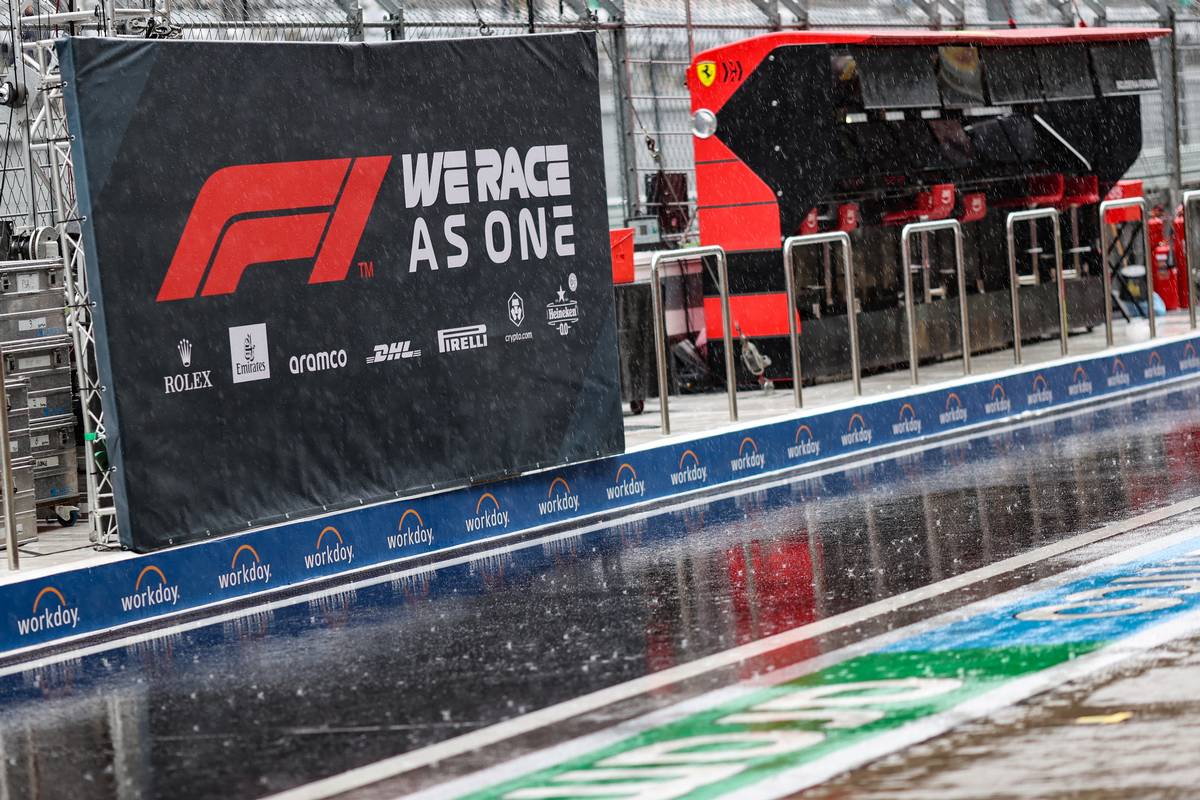 Norris sweeps to maiden pole from Sainz and Russell!