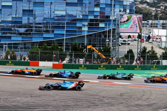 Fernando Alonso (ESP) Alpine F1 Team A521 runs wide at the start of the race.
26.09.2021. Formula 1 World Championship, Rd 15, Russian Grand Prix, Sochi Autodrom, Sochi, Russia, Race Day.
- www.xpbimages.com, EMail: requests@xpbimages.com &copy; Copyright: Moy / XPB Images