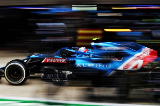 Esteban Ocon (FRA) Alpine F1 Team A521 makes a pit stop.
26.09.2021. Formula 1 World Championship, Rd 15, Russian Grand Prix, Sochi Autodrom, Sochi, Russia, Race Day.
- www.xpbimages.com, EMail: requests@xpbimages.com &copy; Copyright: Charniaux / XPB Images