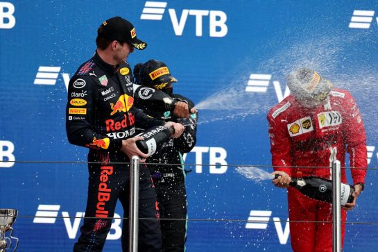 1st place Lewis Hamilton (GBR) Mercedes AMG F1 W12 with 2nd place Max Verstappen (NLD) Red Bull Racing RB16B and 3rd place Carlos Sainz Jr (ESP) Ferrari SF-21.
26.09.2021. Formula 1 World Championship, Rd 15, Russian Grand Prix, Sochi Autodrom, Sochi, Russia, Race Day.
- www.xpbimages.com, EMail: requests@xpbimages.com &copy; Copyright: Batchelor / XPB Images