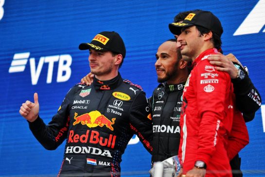 The podium (L to R): Max Verstappen (NLD) Red Bull Racing, second; Lewis Hamilton (GBR) Mercedes AMG F1, race winner; Carlos Sainz Jr (ESP) Ferrari, third.
26.09.2021. Formula 1 World Championship, Rd 15, Russian Grand Prix, Sochi Autodrom, Sochi, Russia, Race Day.
- www.xpbimages.com, EMail: requests@xpbimages.com &copy; Copyright: Moy / XPB Images