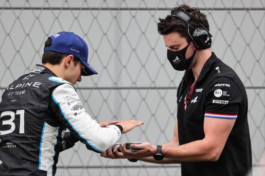 Esteban Ocon (FRA) Alpine F1 Team on the grid.
26.09.2021. Formula 1 World Championship, Rd 15, Russian Grand Prix, Sochi Autodrom, Sochi, Russia, Race Day.
- www.xpbimages.com, EMail: requests@xpbimages.com &copy; Copyright: Charniaux / XPB Images