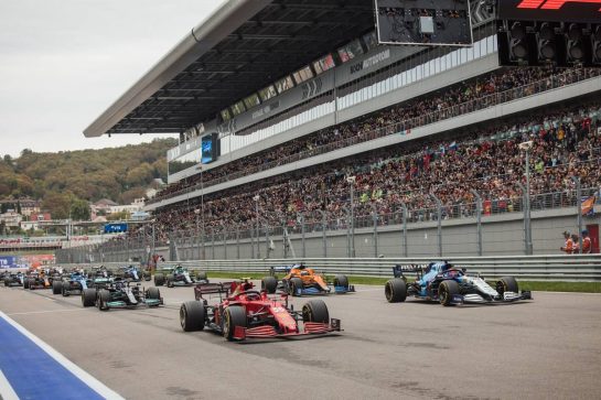 Carlos Sainz Jr (ESP) Ferrari SF-21 and George Russell (GBR) Williams Racing FW43B at the start of the race.
26.09.2021. Formula 1 World Championship, Rd 15, Russian Grand Prix, Sochi Autodrom, Sochi, Russia, Race Day.
- www.xpbimages.com, EMail: requests@xpbimages.com &copy; Copyright: Bearne / XPB Images