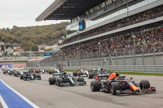 Sergio Perez (MEX) Red Bull Racing RB16B at the start of the race.
26.09.2021. Formula 1 World Championship, Rd 15, Russian Grand Prix, Sochi Autodrom, Sochi, Russia, Race Day.
- www.xpbimages.com, EMail: requests@xpbimages.com &copy; Copyright: Bearne / XPB Images