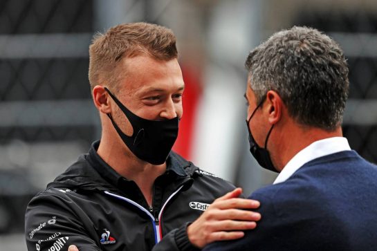 (L to R): Daniil Kvyat (RUS) Alpine F1 Team Reserve Driver with Michael Masi (AUS) FIA Race Director on the grid.
26.09.2021. Formula 1 World Championship, Rd 15, Russian Grand Prix, Sochi Autodrom, Sochi, Russia, Race Day.
- www.xpbimages.com, EMail: requests@xpbimages.com &copy; Copyright: Moy / XPB Images