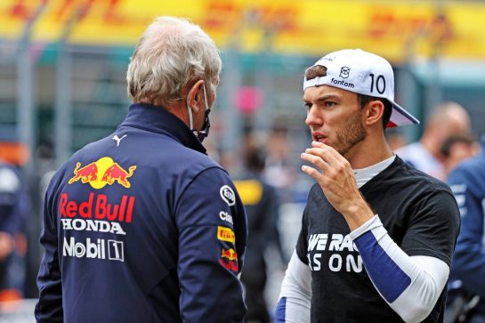 (L to R): Dr Helmut Marko (AUT) Red Bull Motorsport Consultant with Pierre Gasly (FRA) AlphaTauri on the grid.
26.09.2021. Formula 1 World Championship, Rd 15, Russian Grand Prix, Sochi Autodrom, Sochi, Russia, Race Day.
- www.xpbimages.com, EMail: requests@xpbimages.com &copy; Copyright: Moy / XPB Images