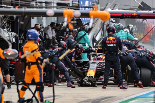 Max Verstappen (NLD) Red Bull Racing RB16B makes a pit stop.
26.09.2021. Formula 1 World Championship, Rd 15, Russian Grand Prix, Sochi Autodrom, Sochi, Russia, Race Day.
- www.xpbimages.com, EMail: requests@xpbimages.com &copy; Copyright: Charniaux / XPB Images