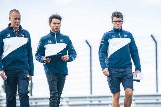 Pierre Gasly (FRA) AlphaTauri walks the circuit with the team.
07.10.2021. Formula 1 World Championship, Rd 16, Turkish Grand Prix, Istanbul, Turkey, Preparation Day.
- www.xpbimages.com, EMail: requests@xpbimages.com © Copyright: Bearne / XPB Images