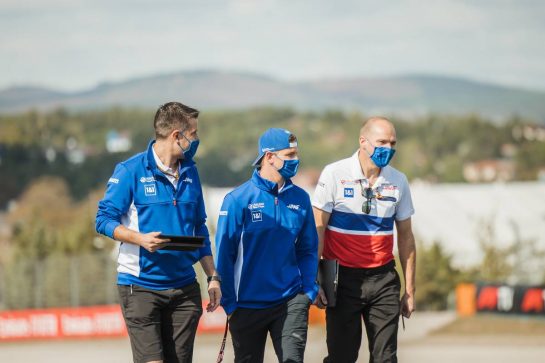 Mick Schumacher (GER) Haas F1 Team walks the circuit with the team.
07.10.2021. Formula 1 World Championship, Rd 16, Turkish Grand Prix, Istanbul, Turkey, Preparation Day.
- www.xpbimages.com, EMail: requests@xpbimages.com © Copyright: Bearne / XPB Images