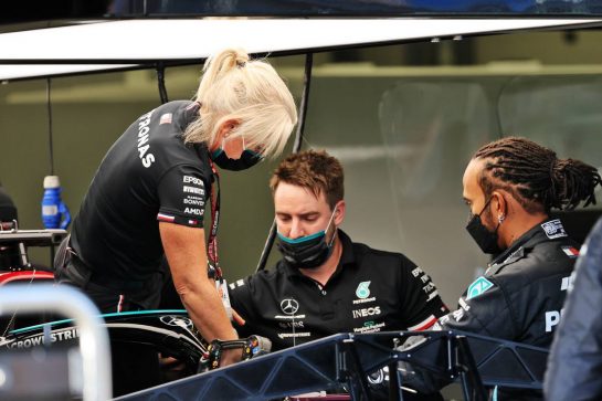 Lewis Hamilton (GBR) Mercedes AMG F1 with Angela Cullen (NZL) Mercedes AMG F1 Physiotherapist.
07.10.2021. Formula 1 World Championship, Rd 16, Turkish Grand Prix, Istanbul, Turkey, Preparation Day.
- www.xpbimages.com, EMail: requests@xpbimages.com © Copyright: Batchelor / XPB Images