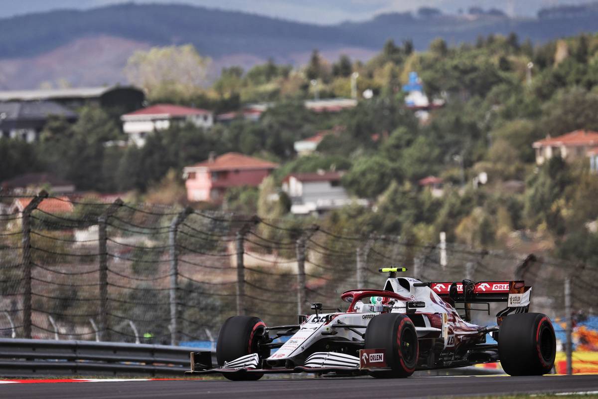 FP2: Hamilton remains in control from Leclerc and Bottas