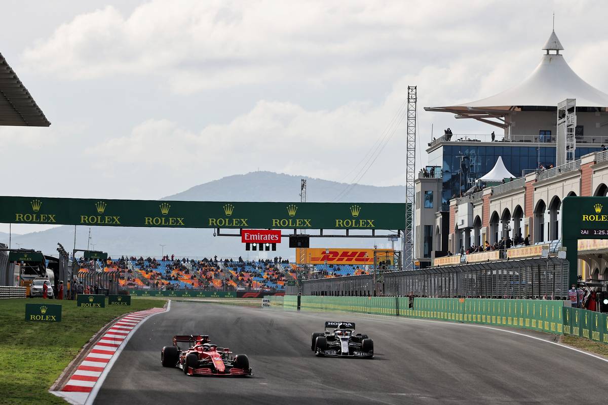 Charles Leclerc (MON) Ferrari SF-21 and Yuki Tsunoda (JPN) AlphaTauri AT02. 08.10.2021 Formula 1 World Championship, Rd 16, Turkish Grand Prix, Istanbul