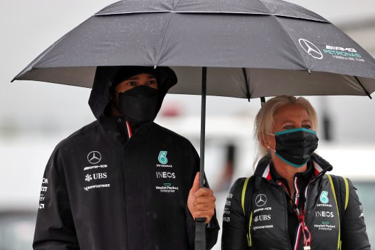 Lewis Hamilton (GBR) Mercedes AMG F1 with Angela Cullen (NZL) Mercedes AMG F1 Physiotherapist.
09.10.2021. Formula 1 World Championship, Rd 16, Turkish Grand Prix, Istanbul, Turkey, Qualifying Day.
- www.xpbimages.com, EMail: requests@xpbimages.com © Copyright: Batchelor / XPB Images