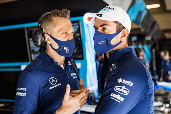 (L to R): Gaetan Jego, Williams Racing Race Engineer with Nicholas Latifi (CDN) Williams Racing.
09.10.2021. Formula 1 World Championship, Rd 16, Turkish Grand Prix, Istanbul, Turkey, Qualifying Day.
- www.xpbimages.com, EMail: requests@xpbimages.com © Copyright: Bearne / XPB Images
