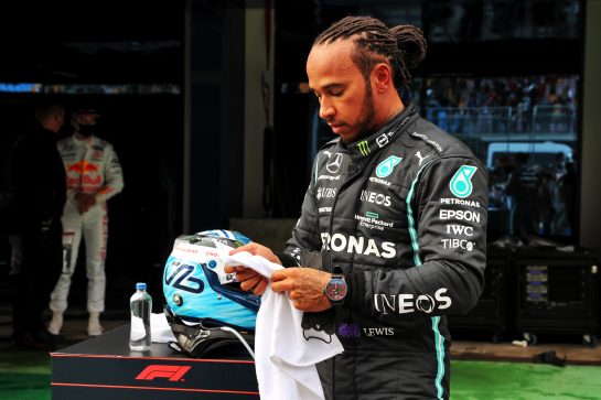 Fastest in qualifying Lewis Hamilton (GBR) Mercedes AMG F1 in parc ferme.
09.10.2021. Formula 1 World Championship, Rd 16, Turkish Grand Prix, Istanbul, Turkey, Qualifying Day.
- www.xpbimages.com, EMail: requests@xpbimages.com © Copyright: Batchelor / XPB Images