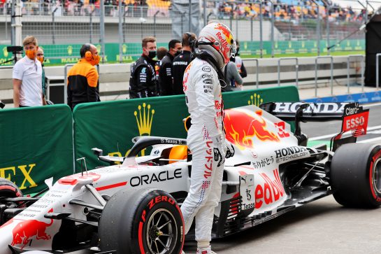 Max Verstappen (NLD) Red Bull Racing RB16B in qualifying parc ferme.
09.10.2021. Formula 1 World Championship, Rd 16, Turkish Grand Prix, Istanbul, Turkey, Qualifying Day.
- www.xpbimages.com, EMail: requests@xpbimages.com © Copyright: Batchelor / XPB Images
