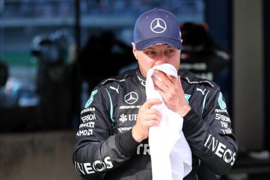 Pole sitter Valtteri Bottas (FIN) Mercedes AMG F1 in qualifying parc ferme.
09.10.2021. Formula 1 World Championship, Rd 16, Turkish Grand Prix, Istanbul, Turkey, Qualifying Day.
- www.xpbimages.com, EMail: requests@xpbimages.com © Copyright: Batchelor / XPB Images